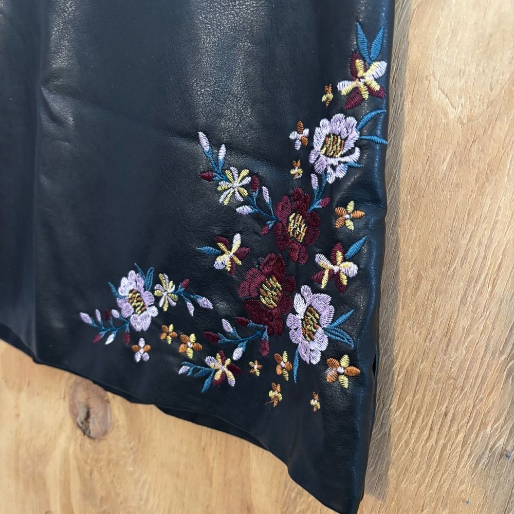 Hippie Laundry Faux Leather Embroidered Boho Mini Skirt Sz S - Picture 2 of 6